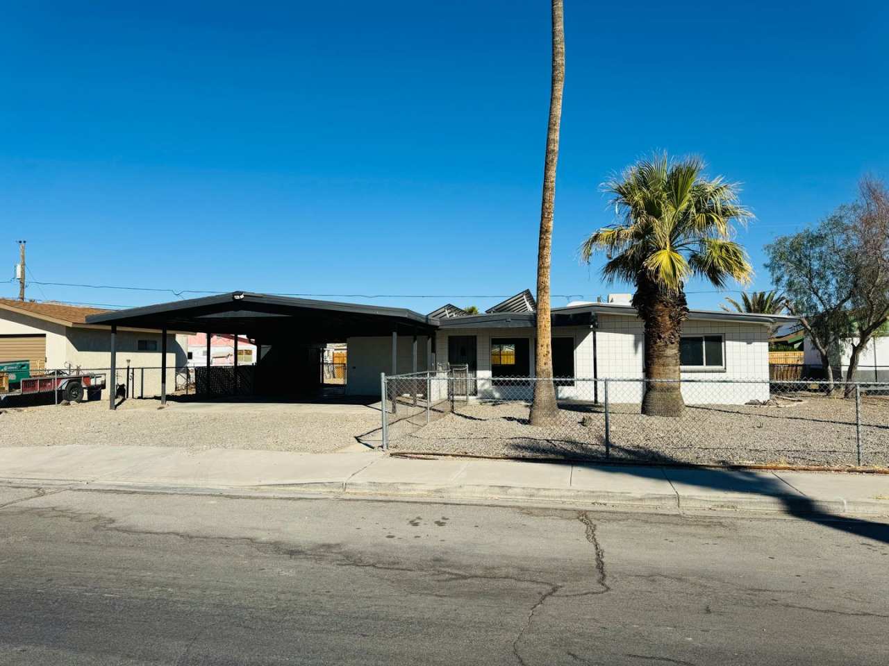 Spacious 3 Bedroom, 2 Bathroom Home with Solar in Bullhead City!