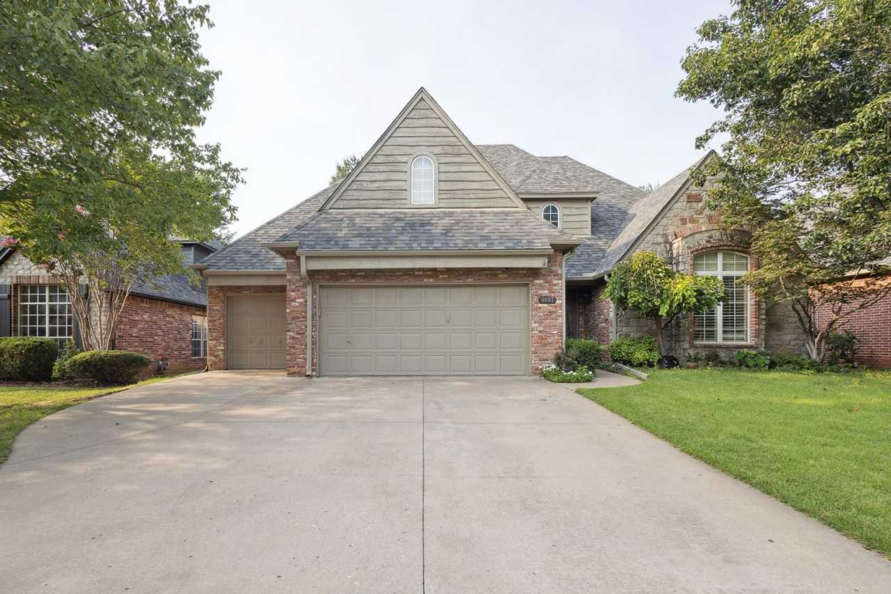 4 Bedroom + Bonus Room  Office with Gorgeous Pool