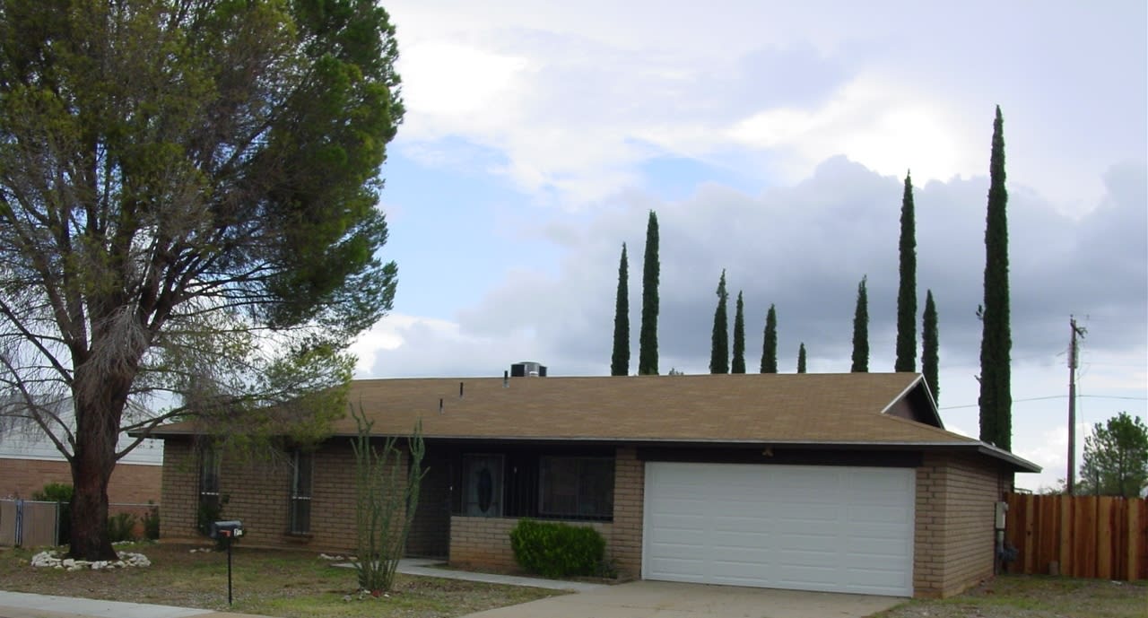 3BR/2BA/2GA 1,768 sq.ft. rental in Sierra Vista, AZ- Brand New Tile In Bedrooms!!!