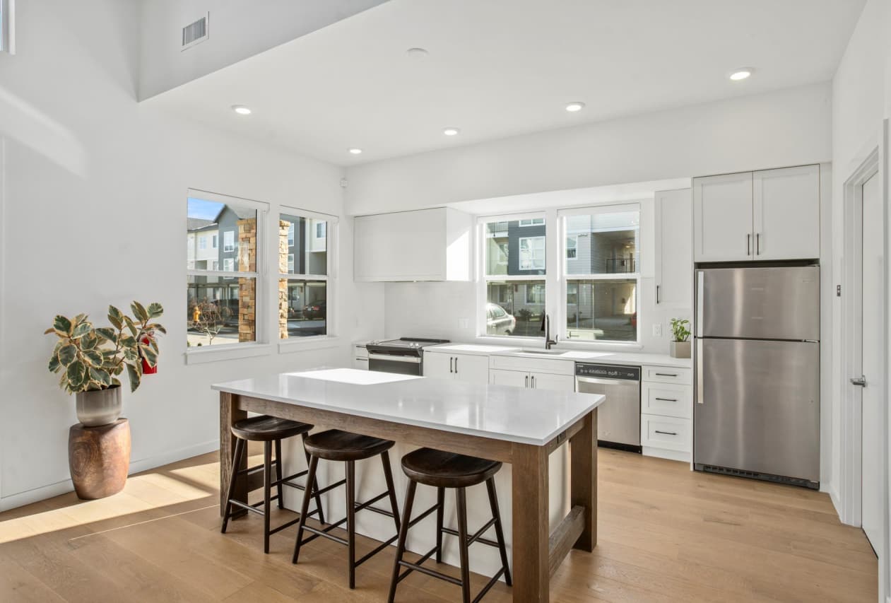 Pacific Valley Apartments