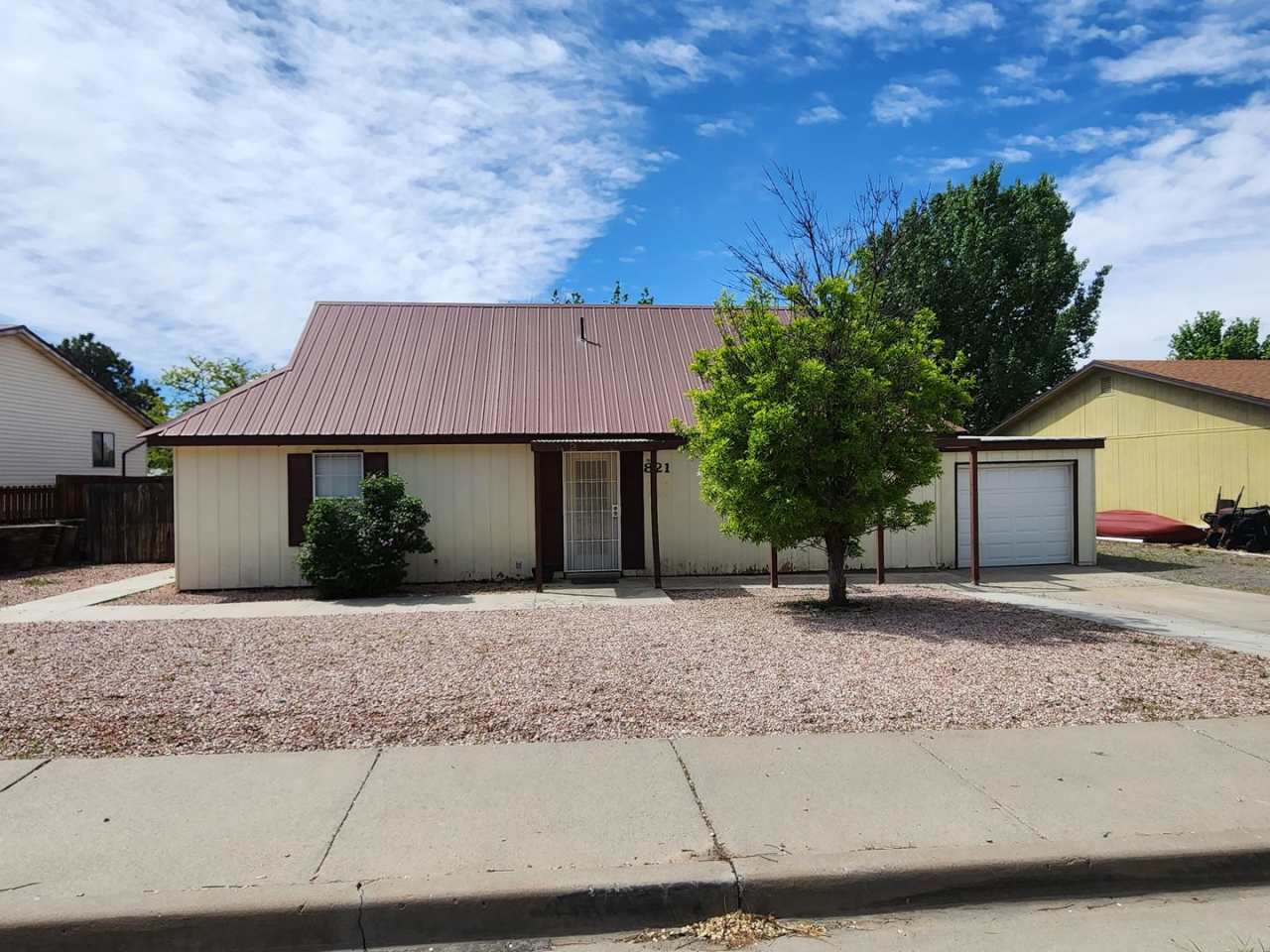 2 Bedroom Home Located in Bloomfield