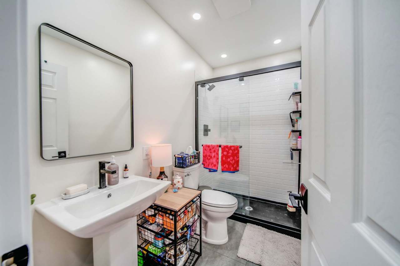 Ultimate 6-Bedroom House with Amazing Front Porch!