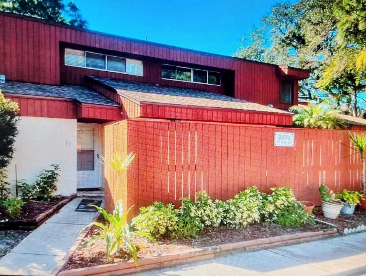 3 Bedroom Townhome with Community Pool/ Tennis Courts