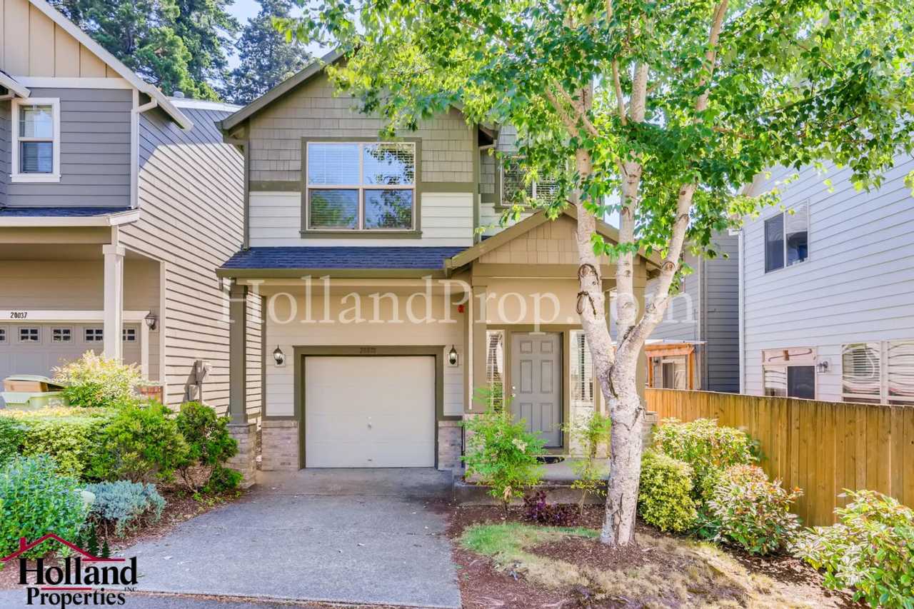 **Updated Price: $2,225 + Move-In Incentive** - Lovely 3 Bedroom 2.5 Bathroom Home in Beaverton!