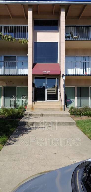 7617 Fontainebleau Dr