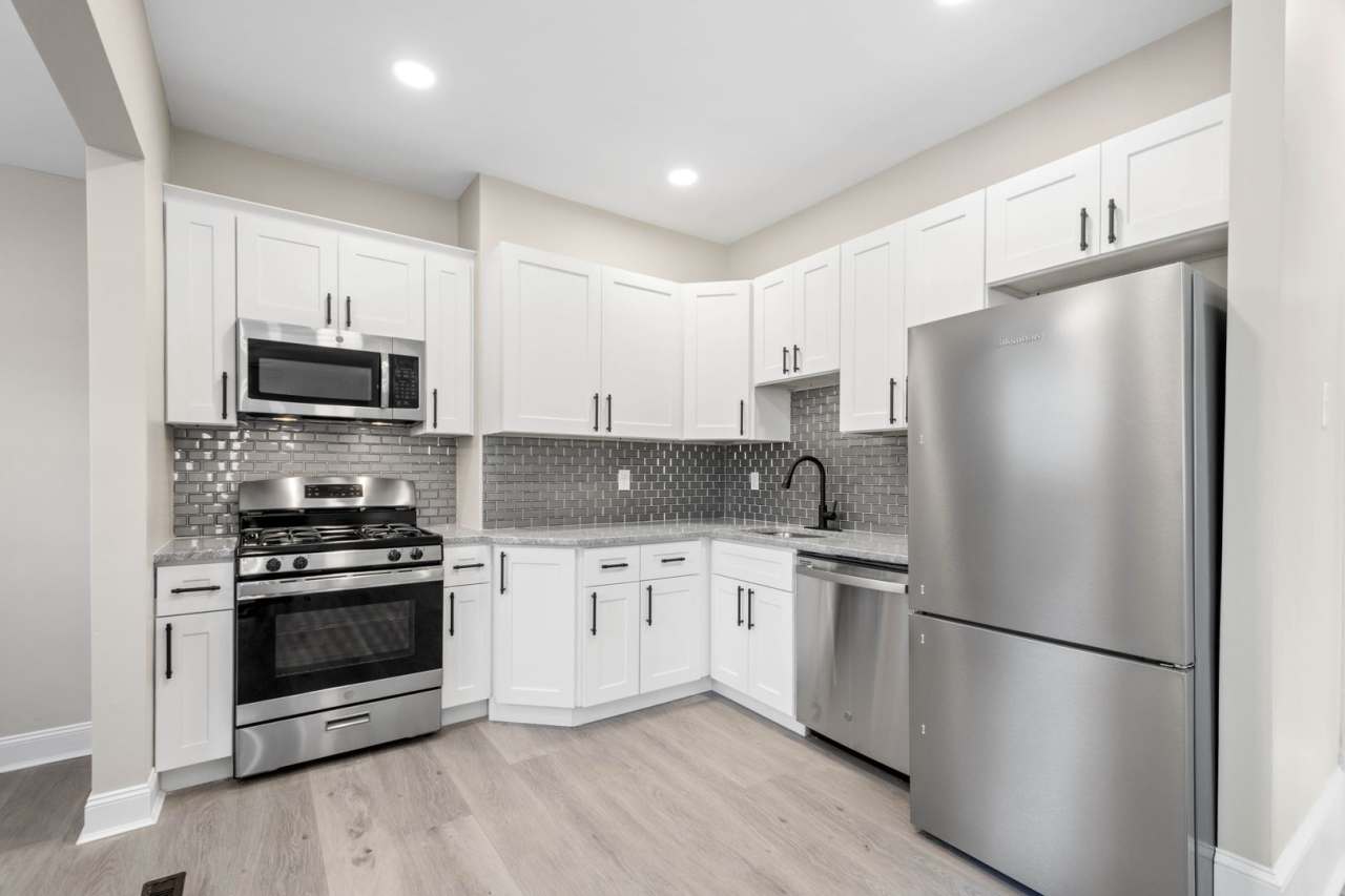 Stunning 2 bedroom home in North Side available Feb 1!