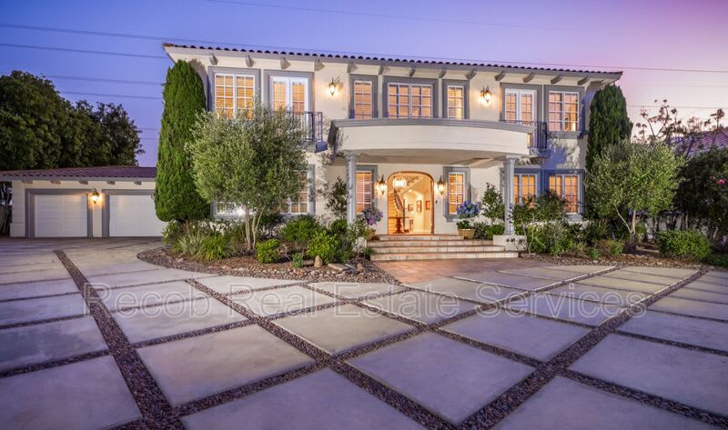 3335 Caminito Daniella