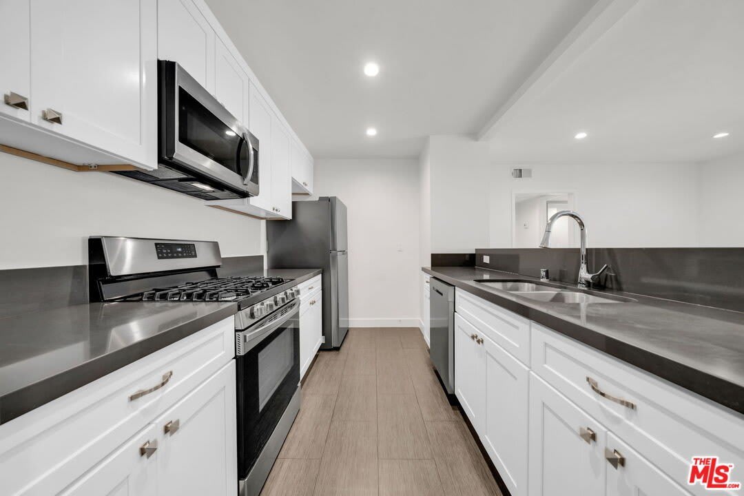 7453 Haskell Ave unit: 7