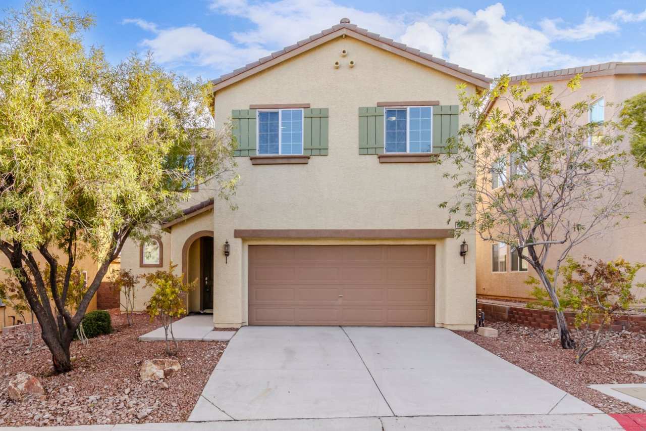 Beautiful 3 Bedroom two-story home in Skye Canyon