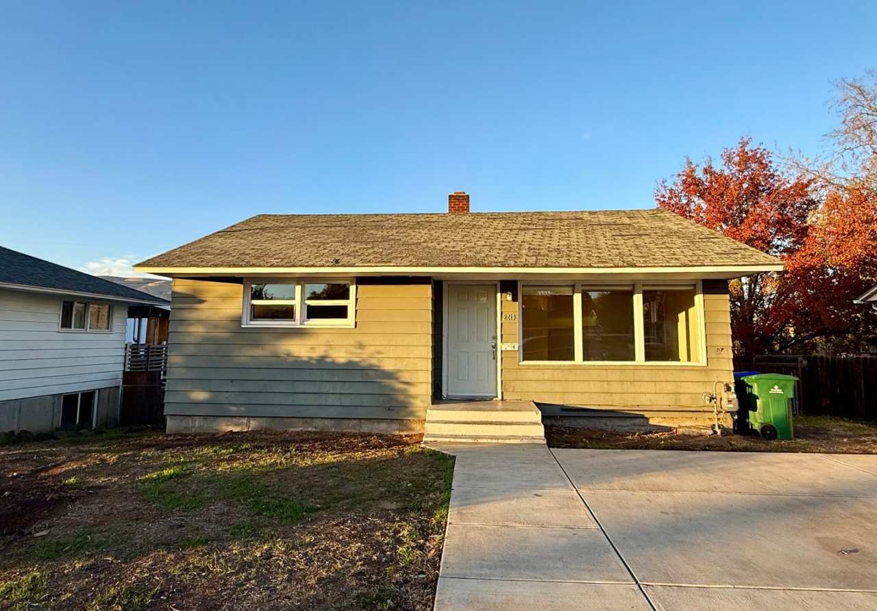 3 Bedroom, 2 Bathroom WITH a Move in Special!