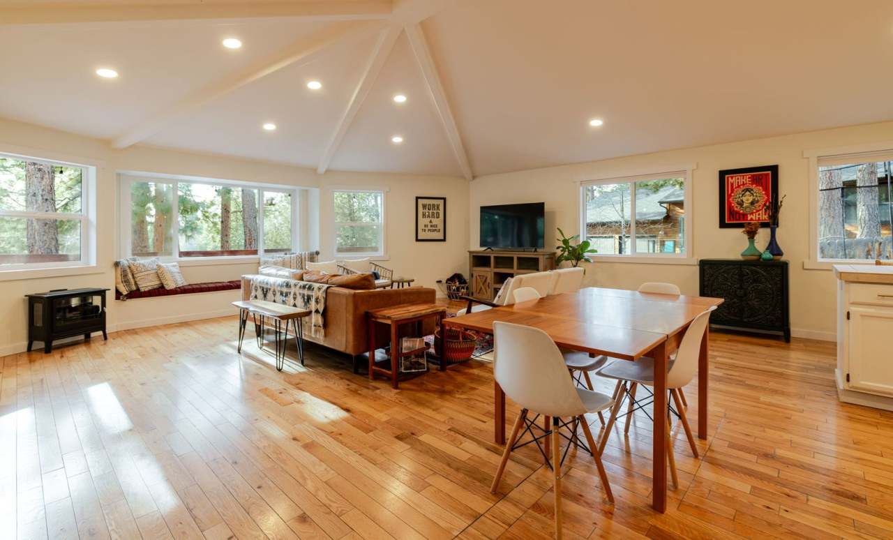 Furnished Rental in Desirable NW Bend Neighborhood