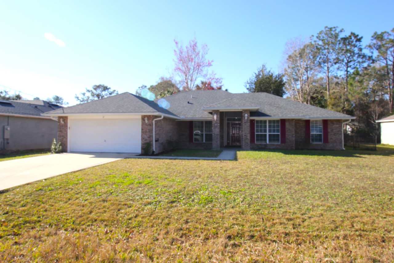 Spacious 4 Bed 2 Bath Screened Lanai Home w Fenced Yard for Rent!