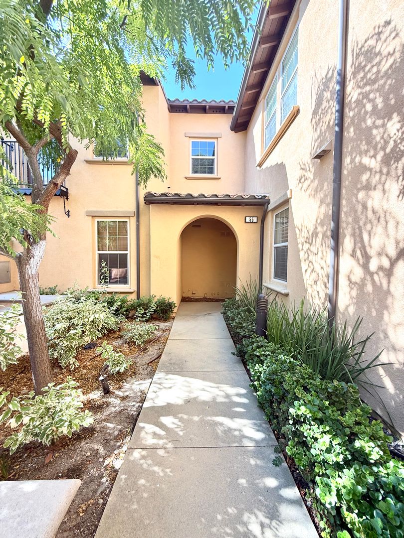 Spacious 3 bedroom Condo in Portola Springs !