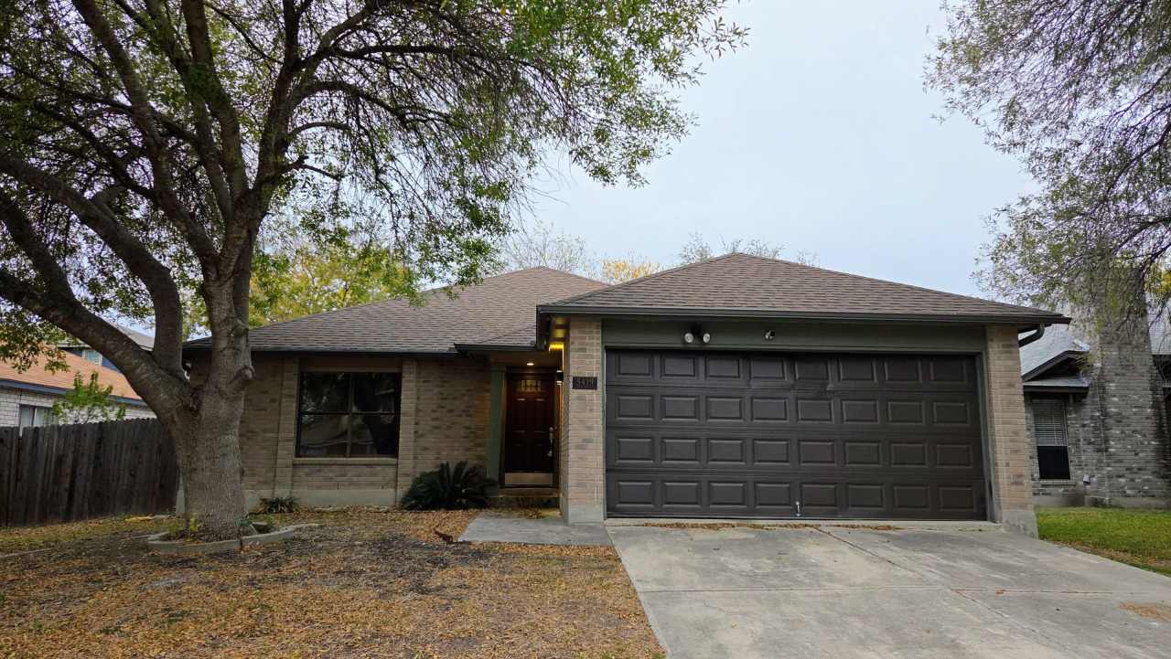 Woodlake Park Spacious move in Ready home over 2100 square feet.