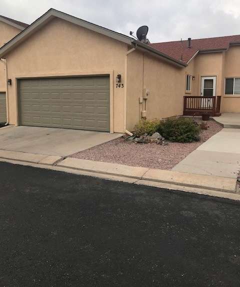 RANCH 3 BED/2.75 BATH PATIO HOME WITH MAIN FLOOR MASTER, FINISHED BASEMENT, AC, 2 CAR GARAGE!