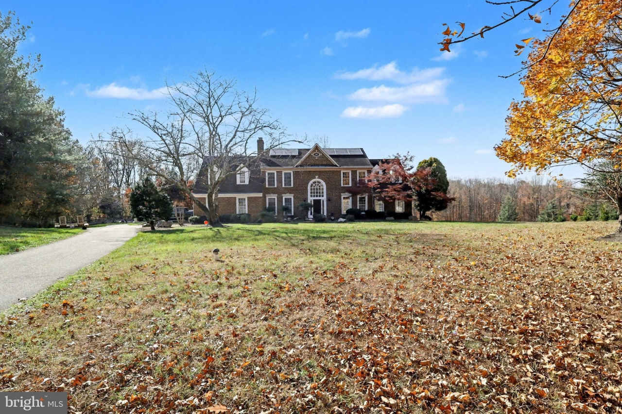 1215 HERITAGE HILLS Drive