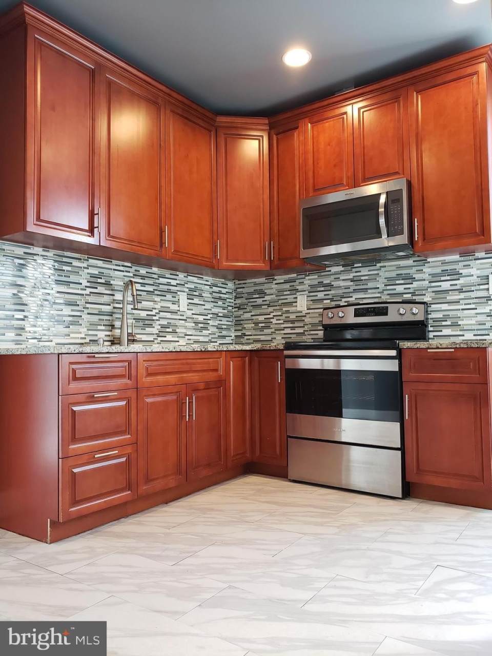 5331 WOODLAND Avenue unit: Floor #2/Balcony