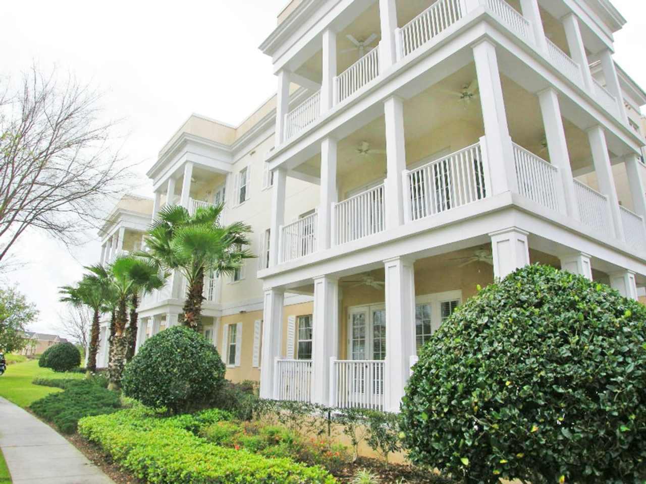 Lovely 3/2 Luxury Condo In Reunion