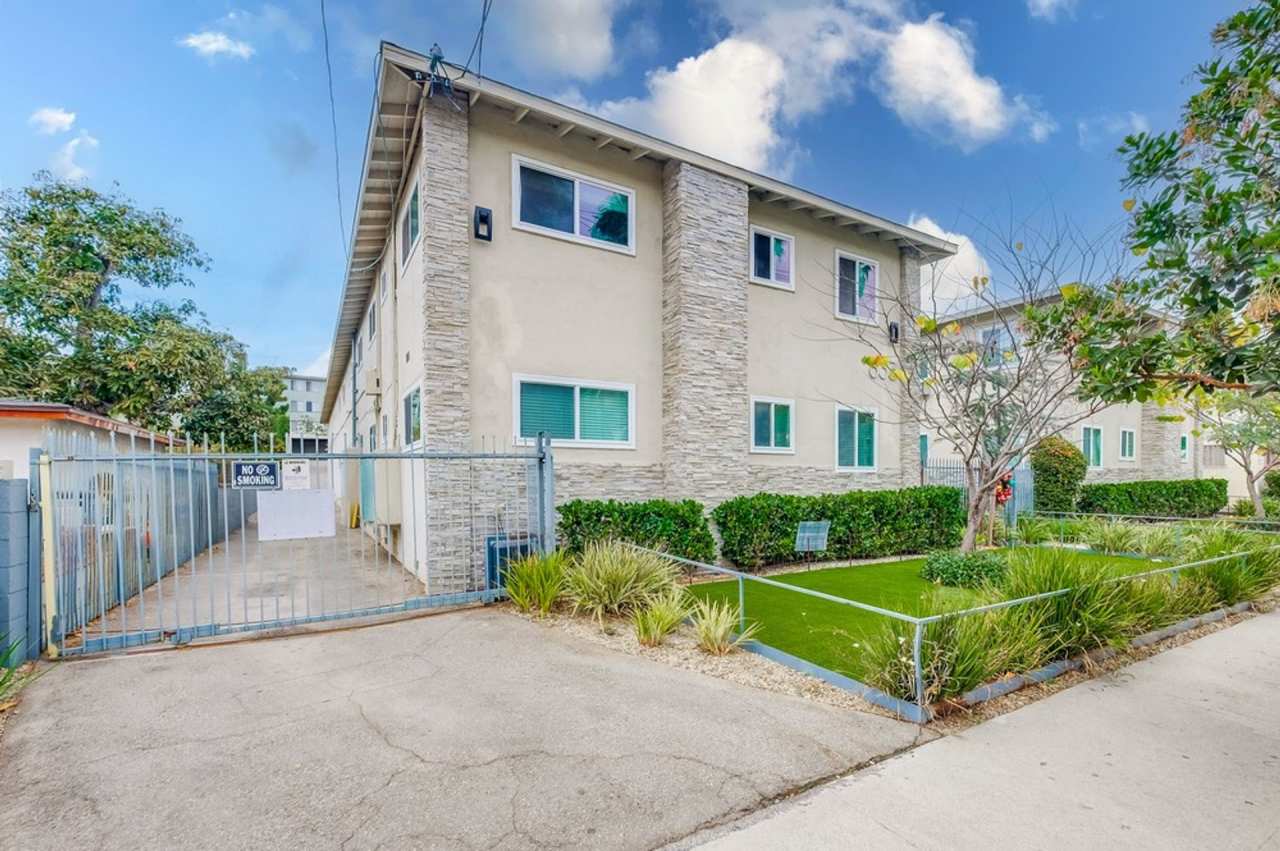 Modern Courtyard-Style Living in Hyde Park — Secure, Pet-Friendly  Minutes from LAX