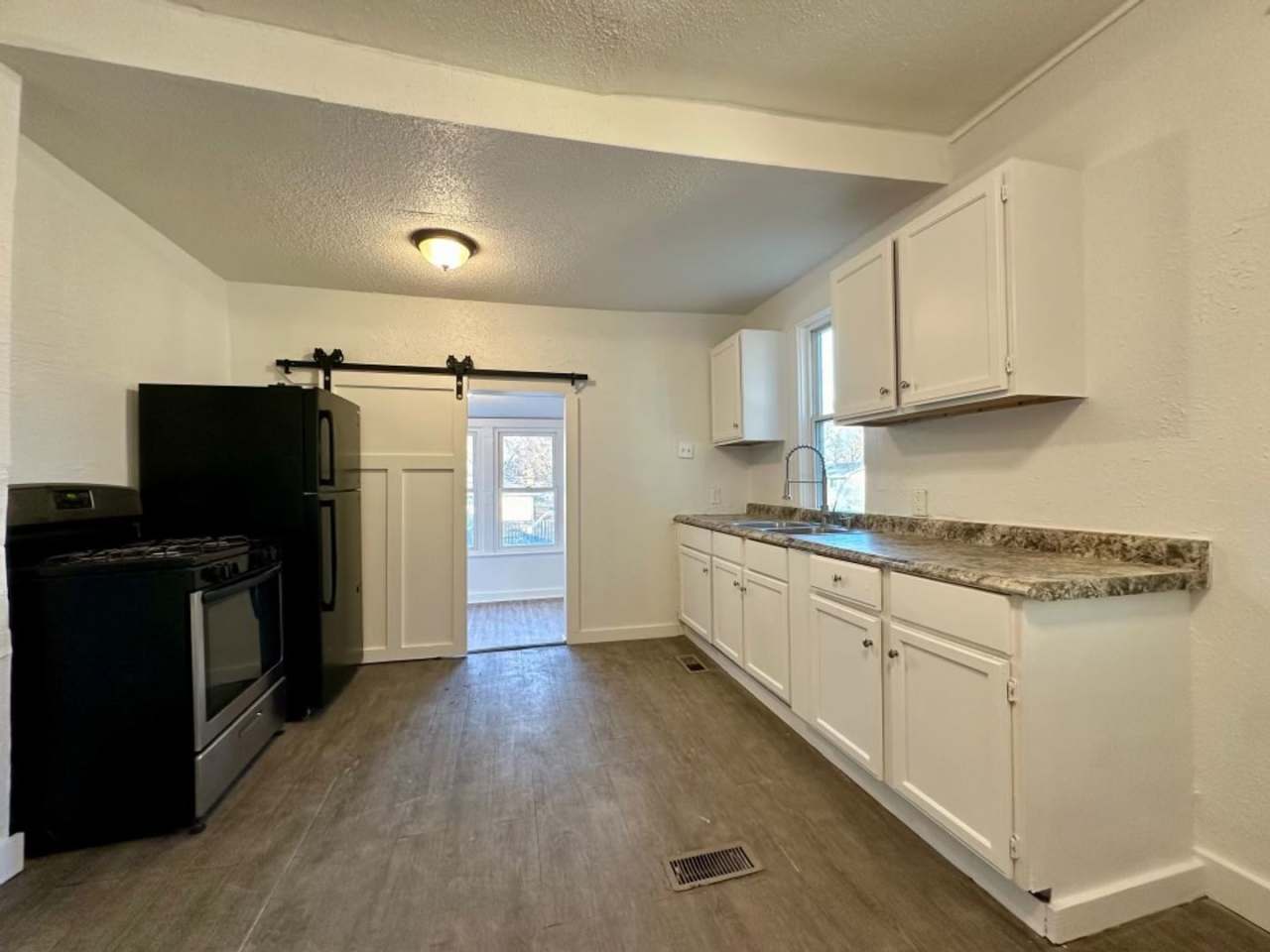 Great 5 Bedroom 1 Bathroom Home in Minneapolis!!