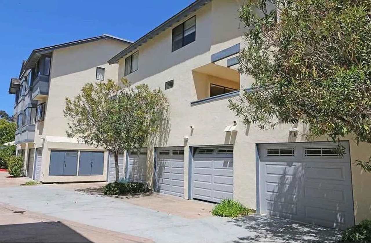Spacious 2 Bedroom 2-1/2 Bathroom Townhome with 2-car garage in La Jolla near UCSD