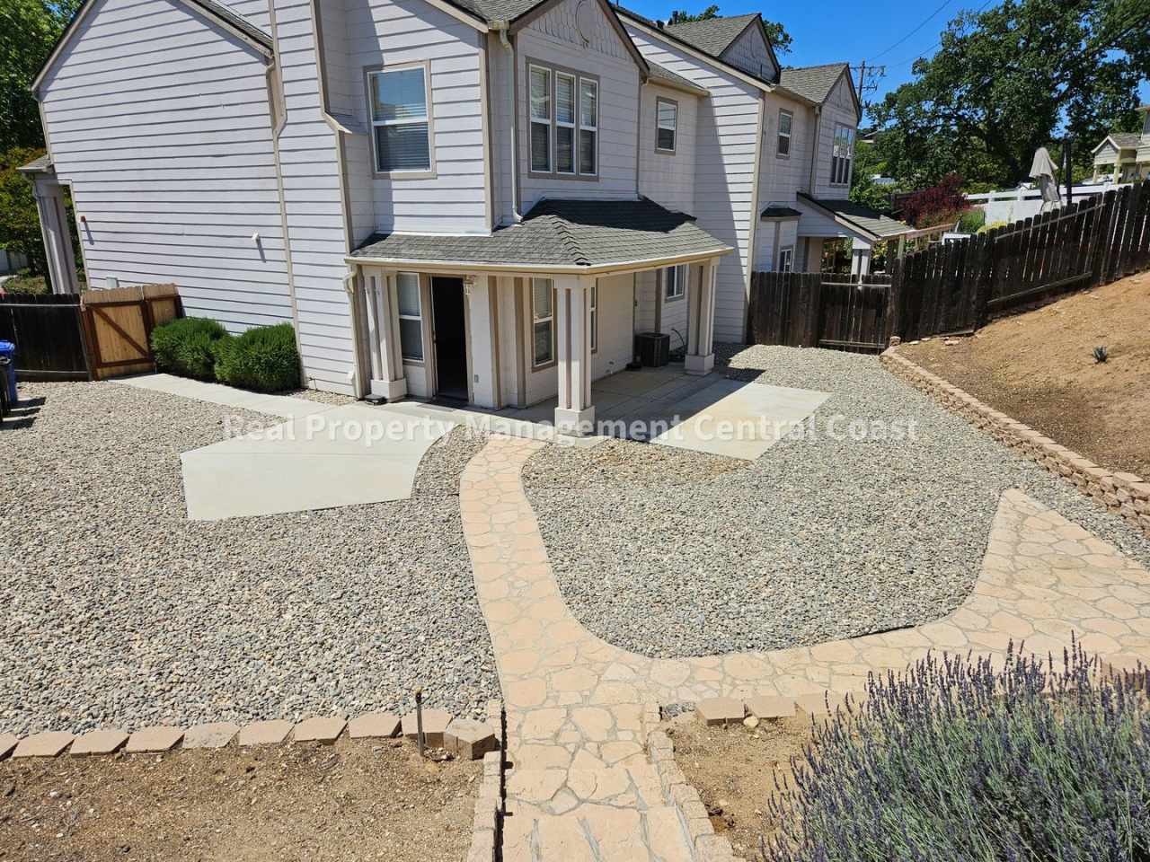 LEASE PENDING - Spacious 3 Bed / 2.5 Bath Templeton Condo