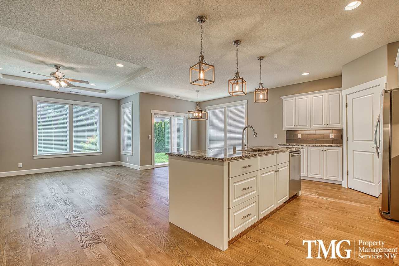 Contemporary 3 Bed 2 Bath in Battle Ground Neighborhood!