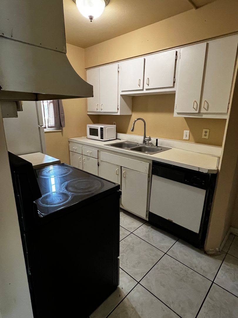 COMING SOON - 2 Bed 1 Bath Condo