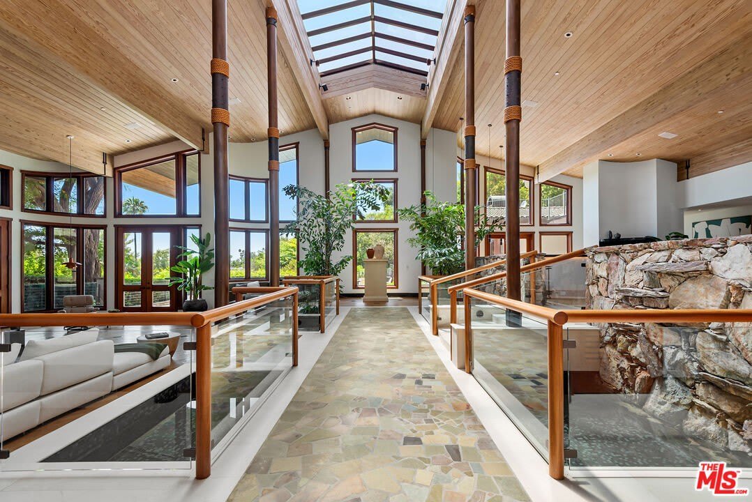 1160 Shadow Hill Way