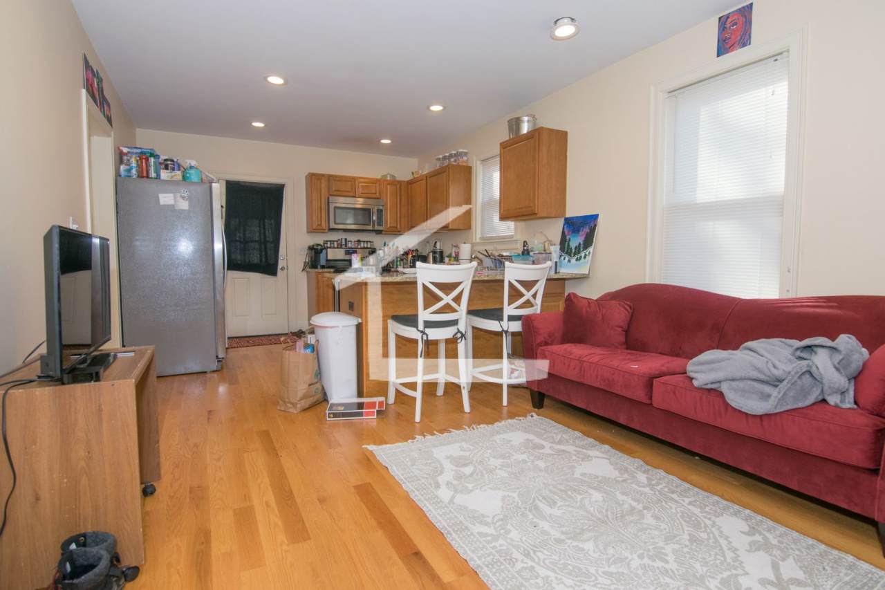 EXTREMELY NICE 4 BED 2 BATH IN ALLSTON!!!!!!!