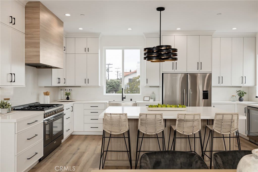 201 S Juanita Avenue