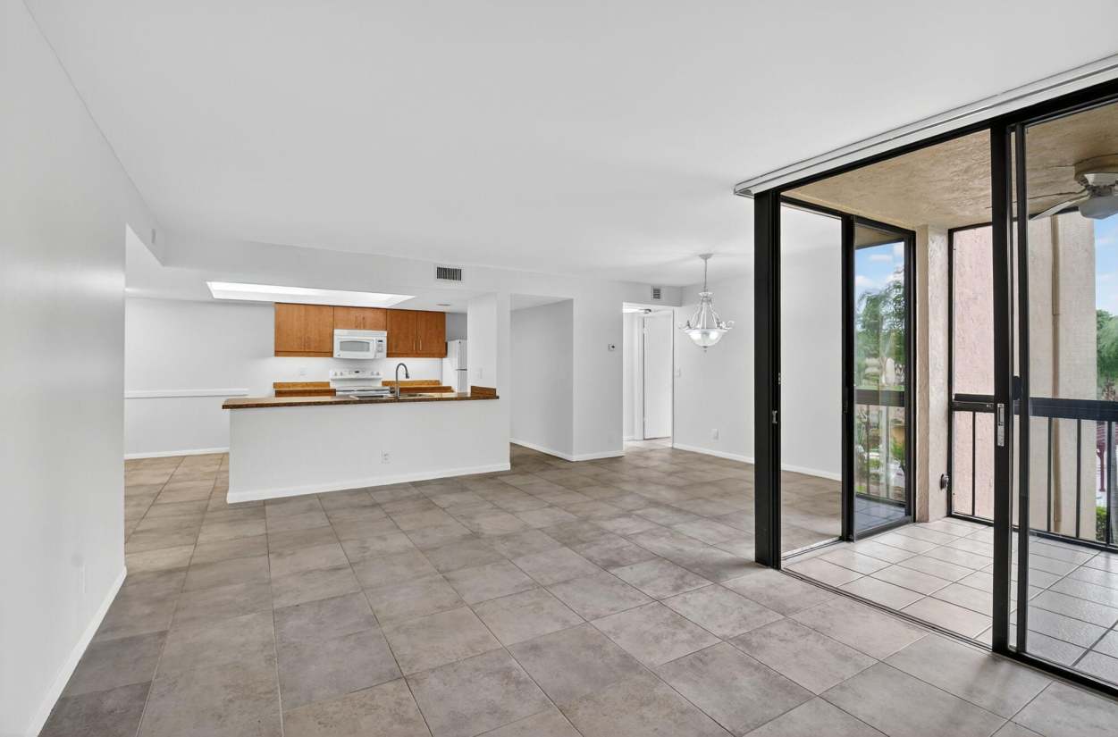 2255 Lindell Boulevard