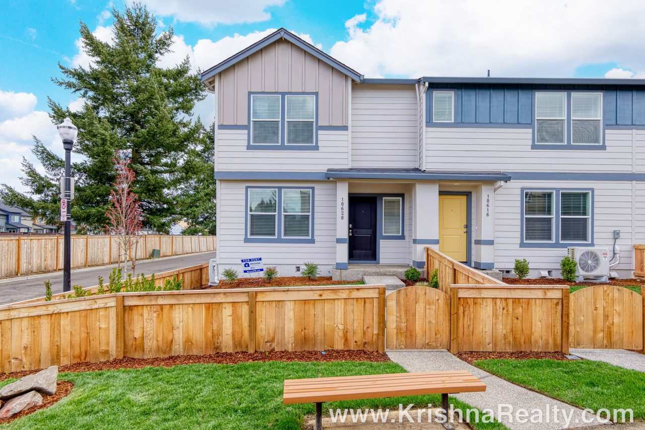 Beautiful NEW CONSTRUCTION 3 Bedroom 2.5 Bath DR Horton Townhome For Rent