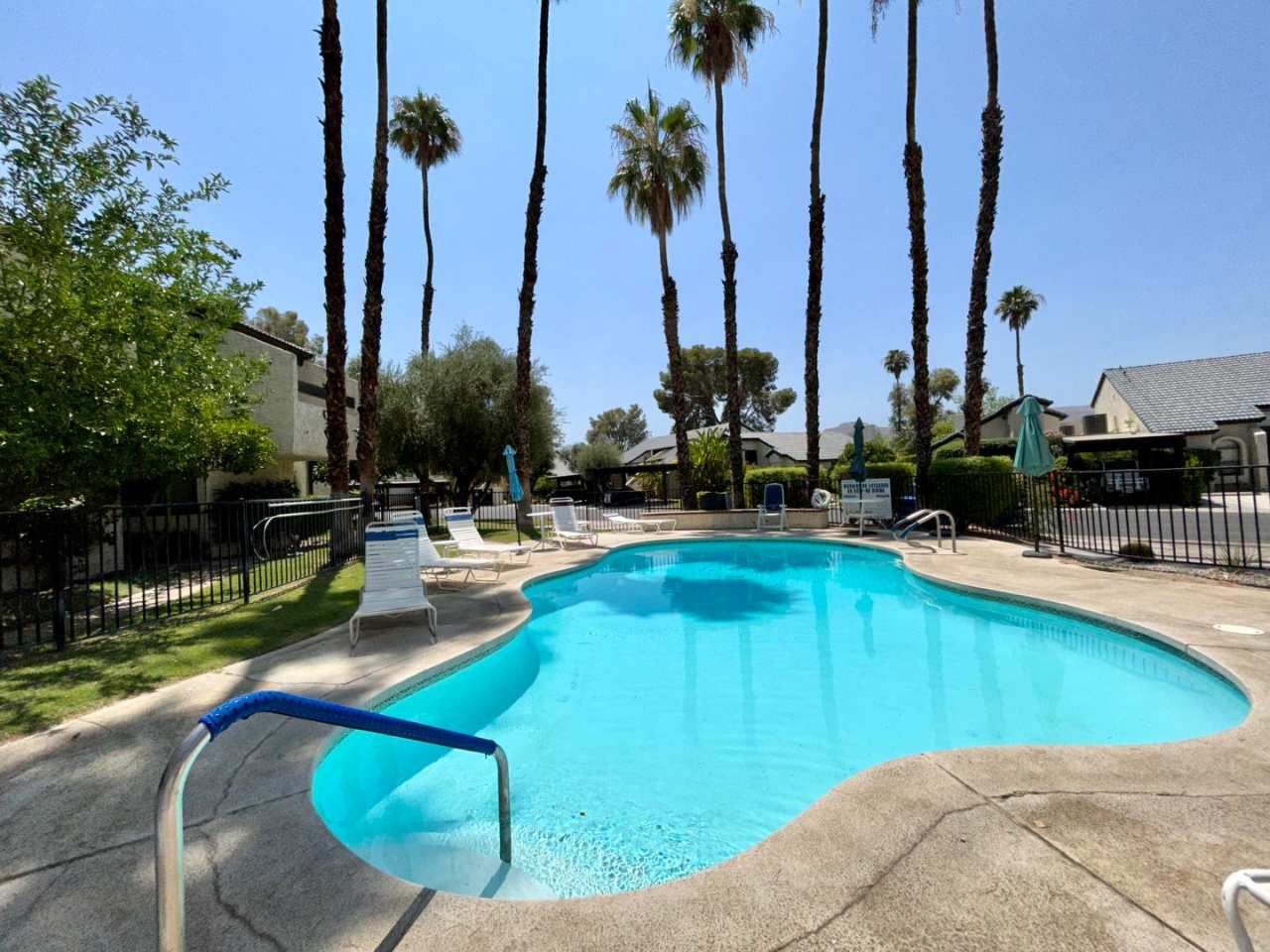 AVAILABLE NOW!! Stunning 3 Bedroom 2 Bathroom UNFURNISHED Condo in Palm Springs, CA