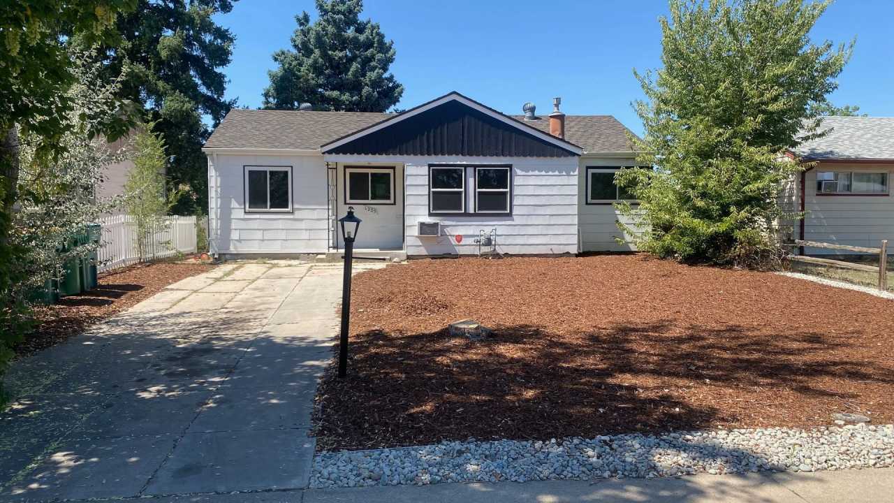 **Peaceful 4 bedroom home in Aurora, CO**