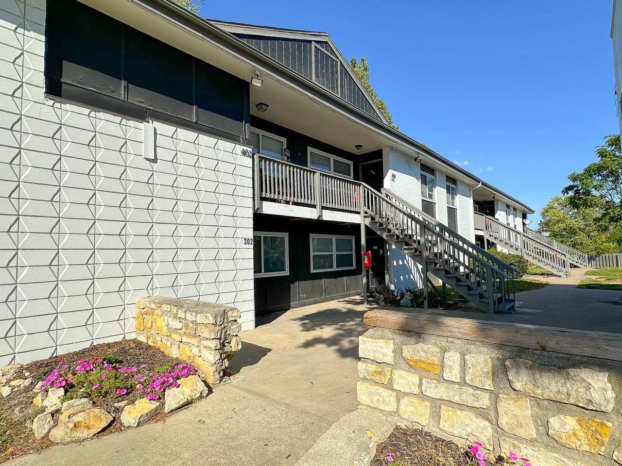 Riverside View Apartments