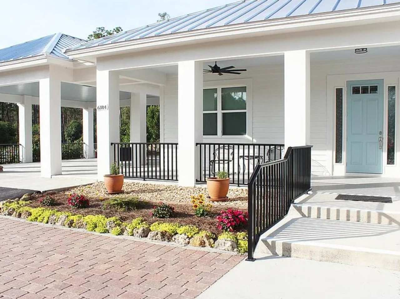 ***ANNUAL UNFURNISHED RENTAL***3 BEDS/2 BATHS**PRIVATE BACKYARD***