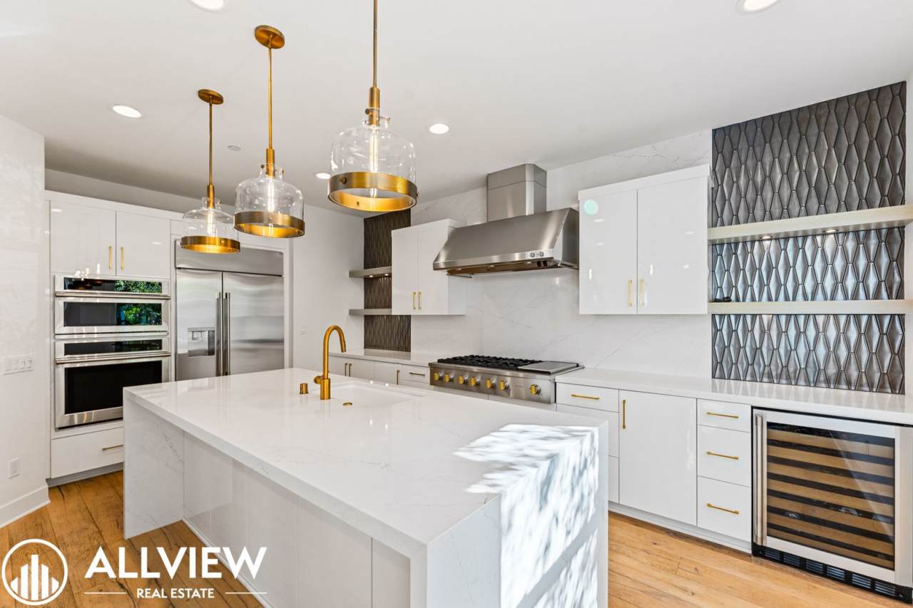 Coastal Modern 5 Bed/4 Bath Home Available Now in Newport Beach!