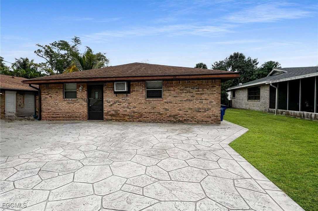 27917 Washington Street