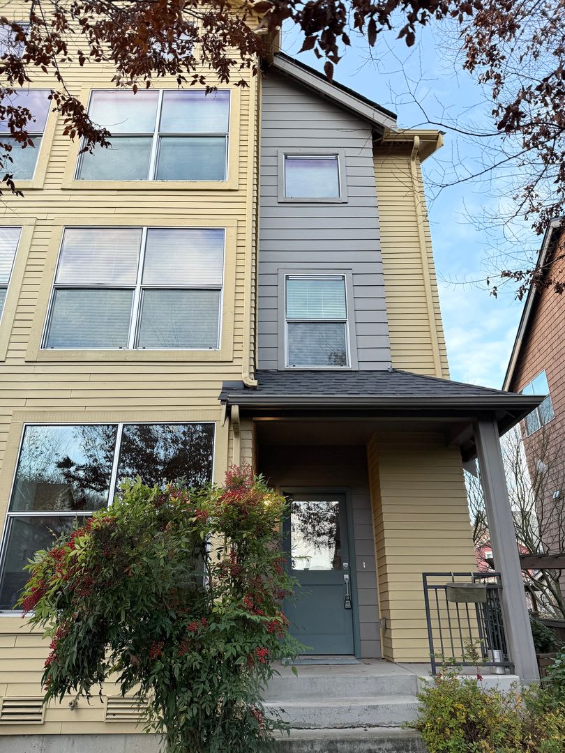 Bright  Spacious Townhome for Rent in a Charming, Tree-Lined Neighborhood