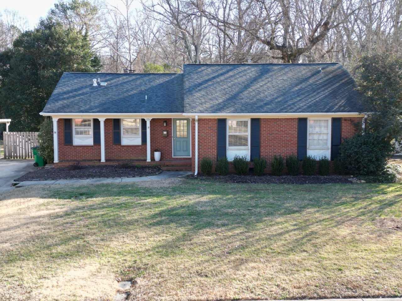 3 BR Brick Ranch with Fenced Yard in Starmount