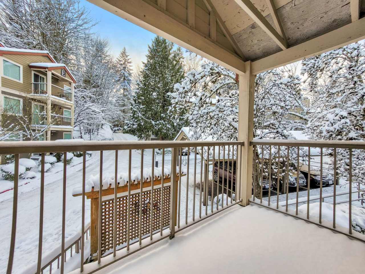 Modern Top-Floor 2BR/2BA Near Downtown Issaquah