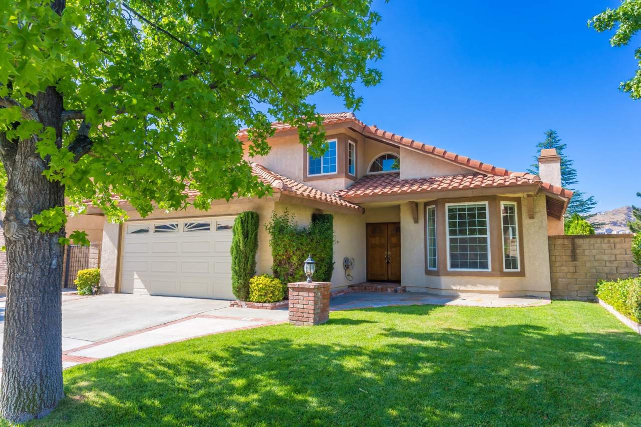 3-Bedroom Home with Sunroom, Views, and Gardener Service in Saugus!