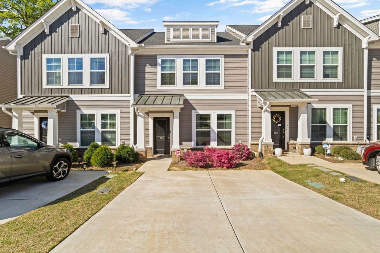 Charming 3BR Townhome in Columbia