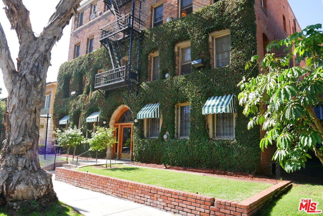 611 S Cloverdale Ave unit: 305