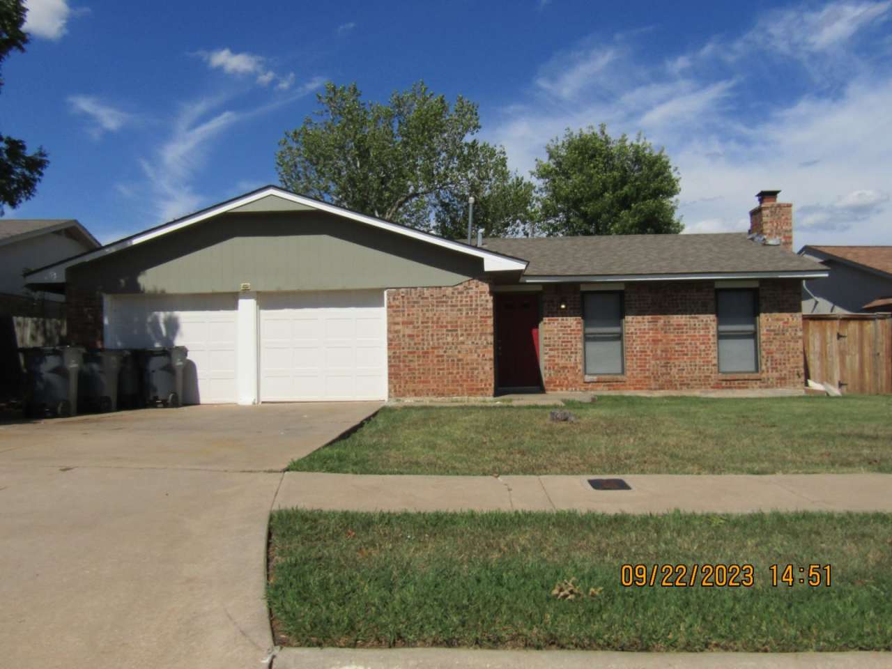 Very nice spacious home located in the Eisenhower Village area!