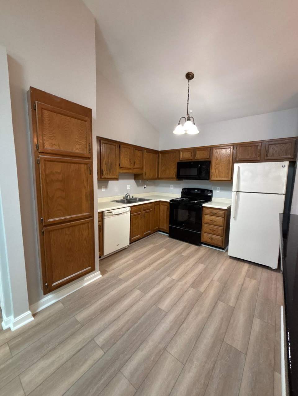 816 Washburn Ave #16 - 1