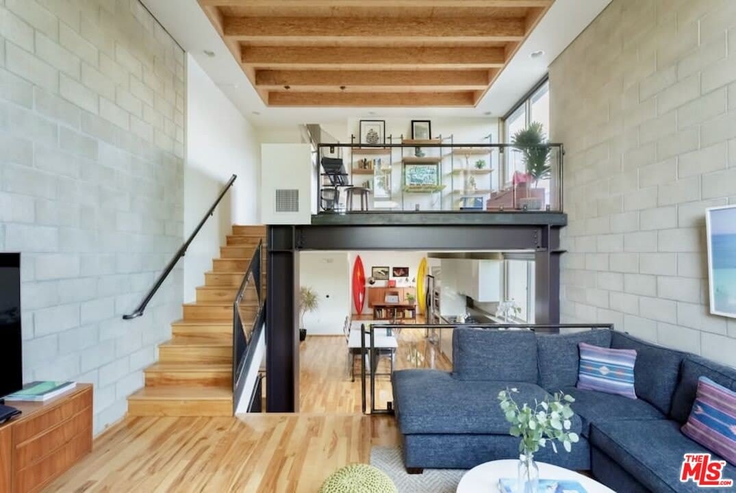 530 N Larchmont Blvd unit: 3