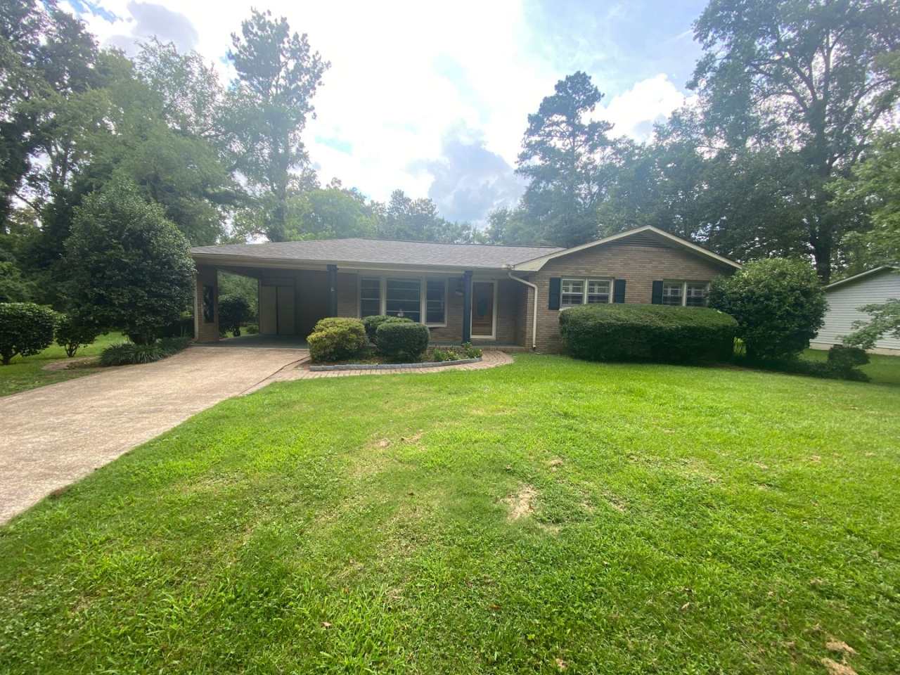 408 4th Avenue NE- **MOVE IN SPECIAL**