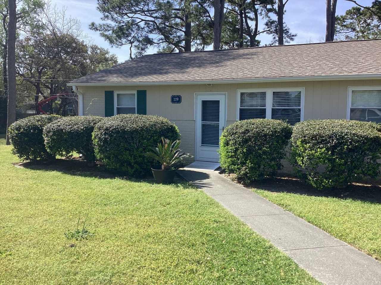 SEAGATE VILLAGE - Located off Greenville Avenue ~ Minutes to Wrightsville Beach!